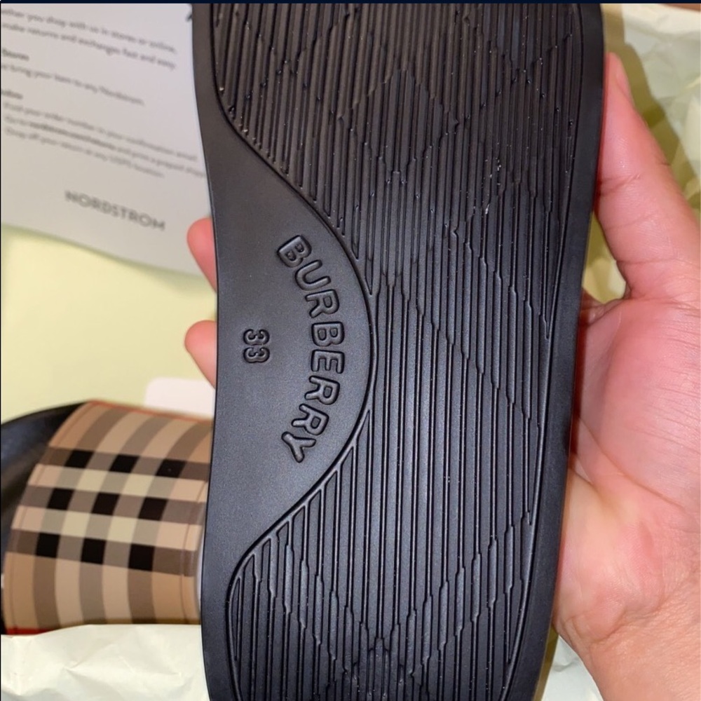 Burberry Slides - Picture 3 of 6